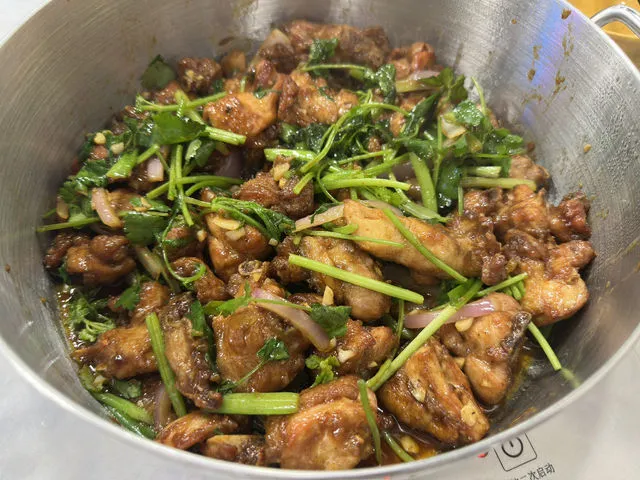 至尊雲吞麵雞煲