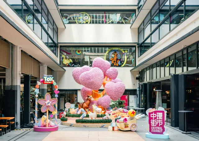 中環街市「幻彩躍馬迎新春」