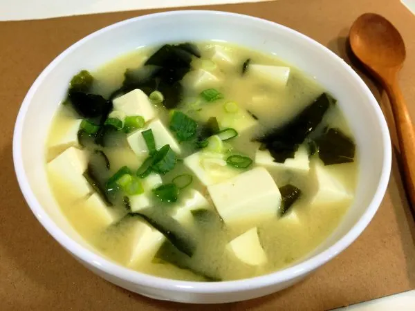 罐頭豆腐味噌湯