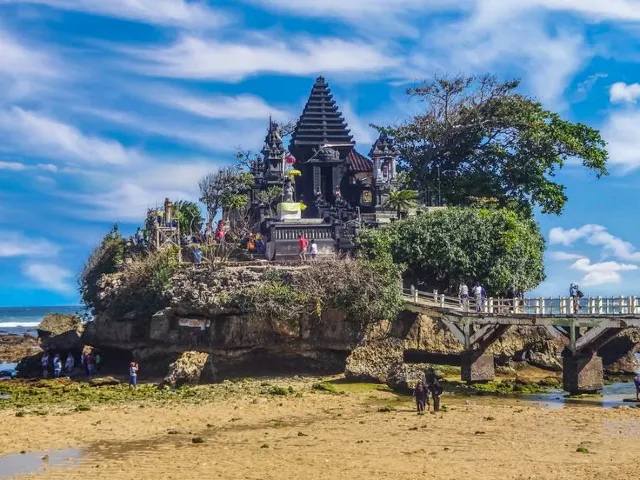 pantai balekambang