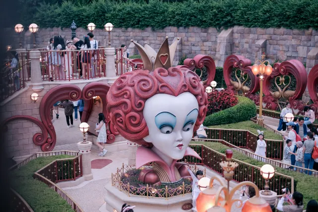 Alice in Wonderland Maze เซี่ยงไฮ้ดิสนีย์แลนด์