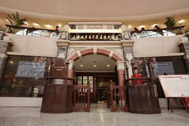 Shanghai Oriental Pearl Tower | Must-See Features and Attractions