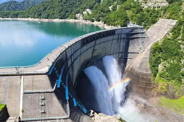 黑部水壩