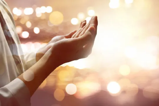 laki-laki muslim berdoa