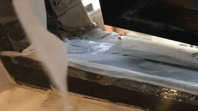 窗與窗框之間滲漏急救法