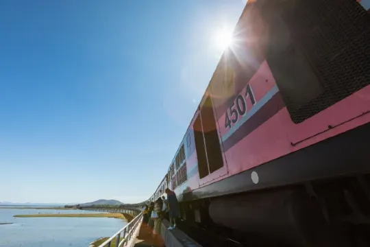 รถไฟทางน้ำไทย