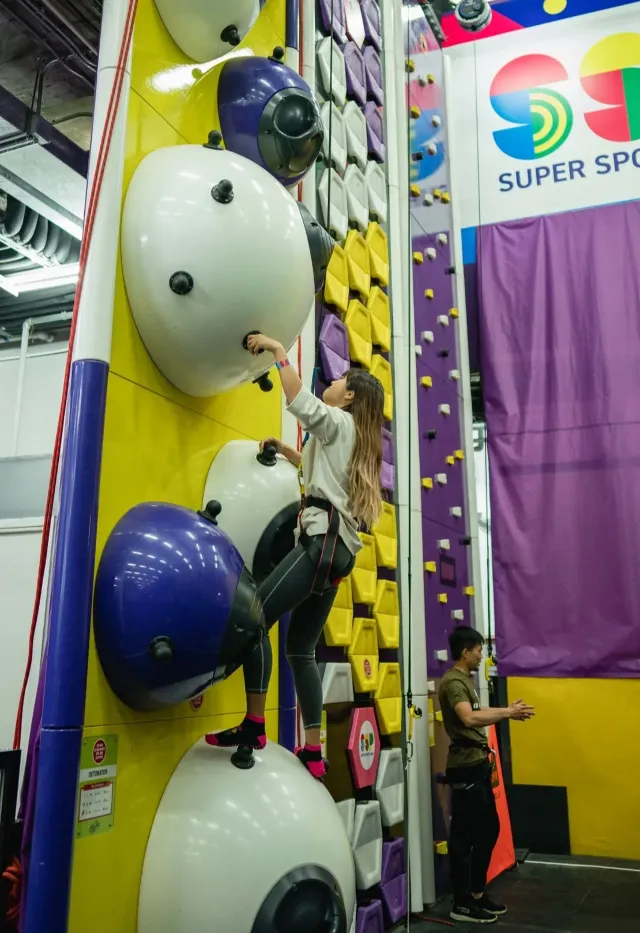 Super Sports Park | 攀石牆