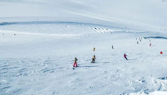 昆池岩滑雪度假村