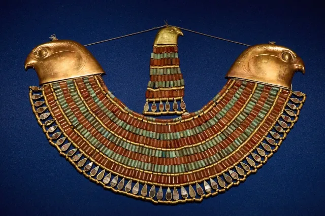 瓦賽赫項圈和門赫特平衡墜