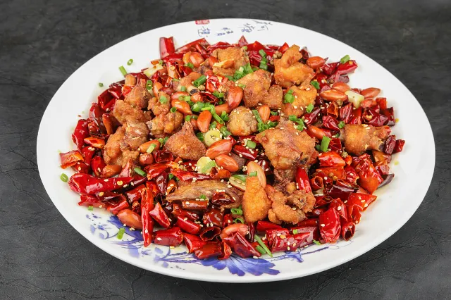 Лацзыцзи (辣子鸡, Làzǐjī)