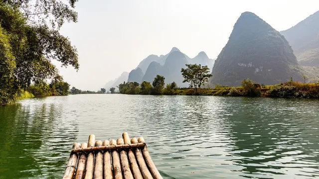 guilin yangshuo bamboo rafting