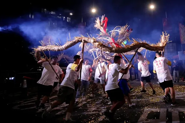 薄扶林村舞火龍