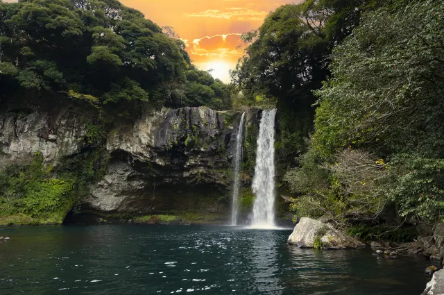 Водопад Чхончжиён