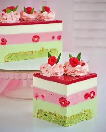 開心果慕斯搭配覆盆子餡