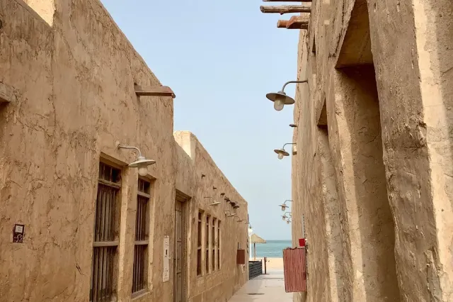 Сук Аль-Вакра и набережная