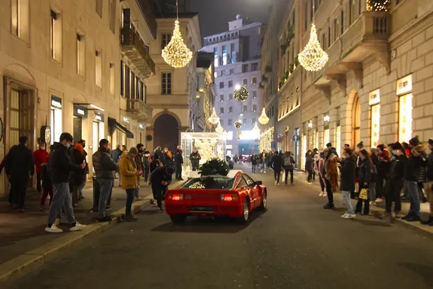 Auto in Via Monte Napoleone a Milano