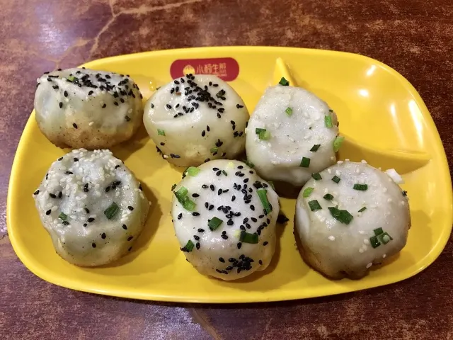 yang dumpling restaurant in shanghai shengjian bao