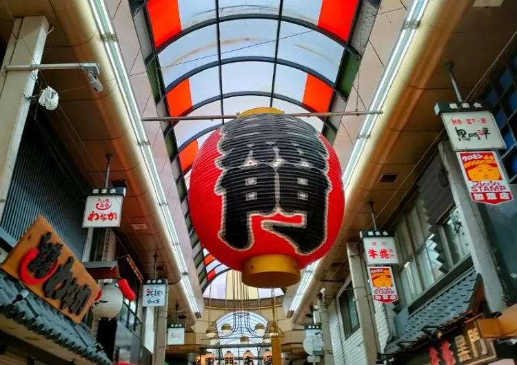 【2023年最新】大阪『黒門市場』140店舗⭐︎厳選ガイドブック⭐︎黒門市場のおすすめ食べ歩きを100倍楽しもう⭐︎