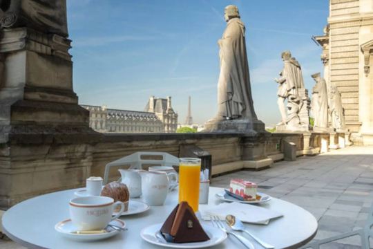 Eat at the Louvre Museum