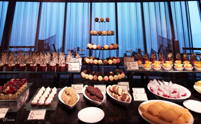 360°旋轉餐廳 360 Cafe