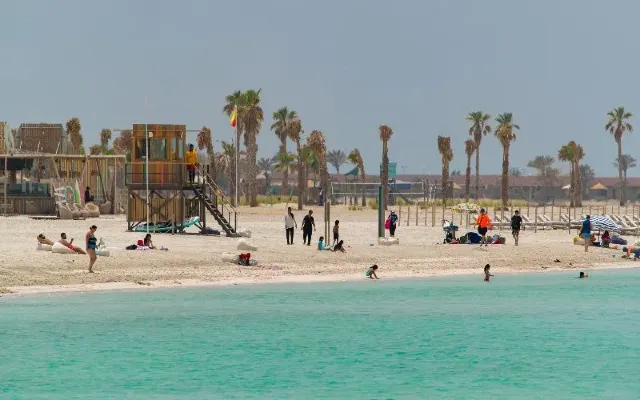 пляжи Al Zallaq Sheiks beach