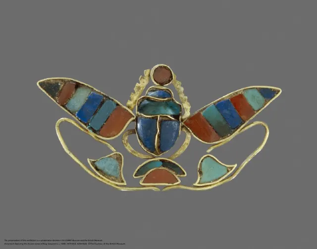 描繪辛努塞爾特二世王位名的飾物