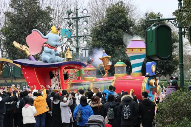 Top parades and shows in Tokyo Disneyland
