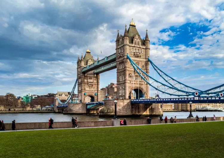 7 Beautiful Bridges to See Around the World