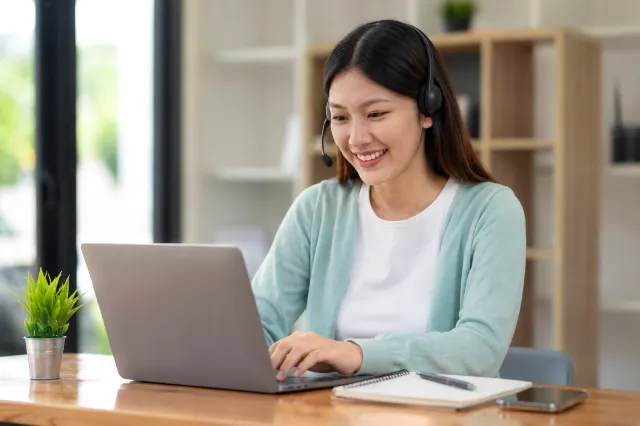 woman contact customer service