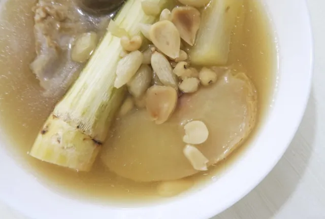 雪梨麥冬竹蔗茅根湯