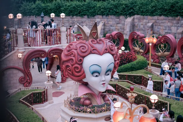 Лабиринт Алисы (Alice in Wonderland Maze) шанхайский диснейленд