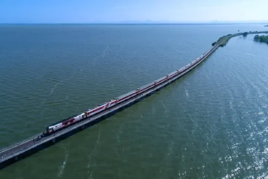 รถไฟทางน้ำไทย