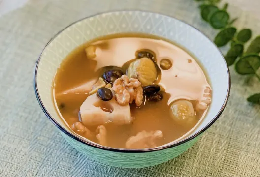 蓮藕合桃栗子黑豆湯
