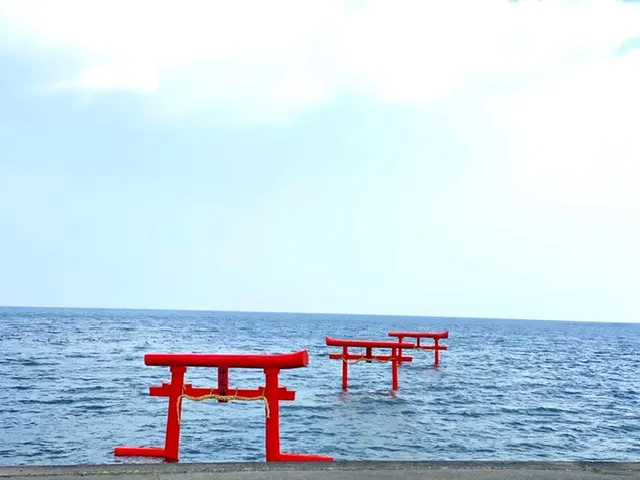 【水上の鳥居】水辺に浮かぶ神秘の絶景鳥居のある神社まとめ!