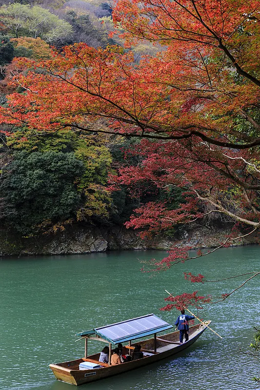 【紅葉×温泉2026】全国の絶景名所10選！見頃・露天風呂・おすすめ温泉地