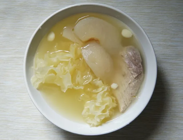雪耳雪梨瘦肉湯