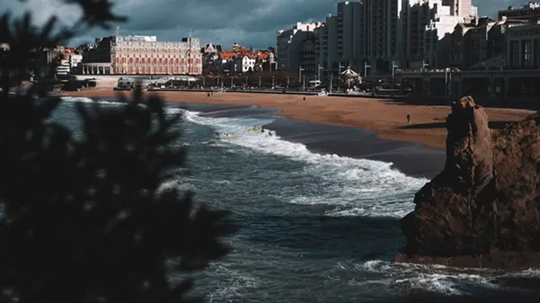 La plage du Vieux port à Biarritz