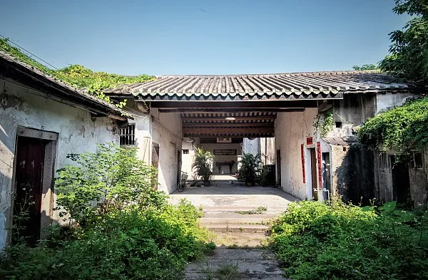 龍湖古寨