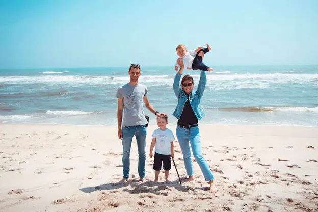 Family of 4 on the beach