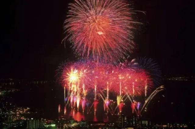 長野 • 諏訪湖祭湖上花火大會