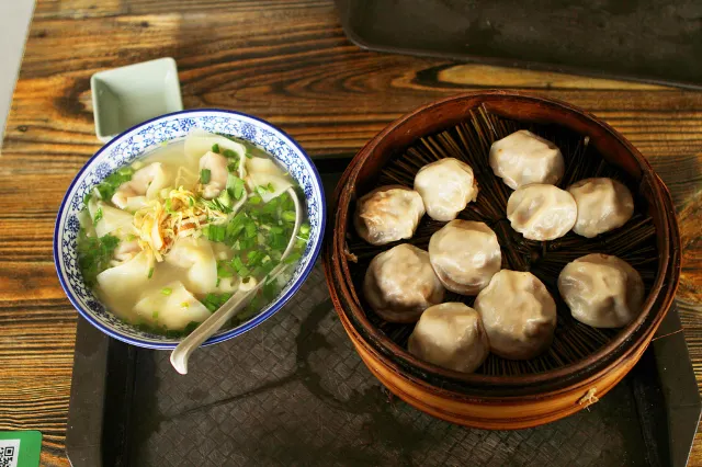 Shanghai xiaolongbao and won ton soup