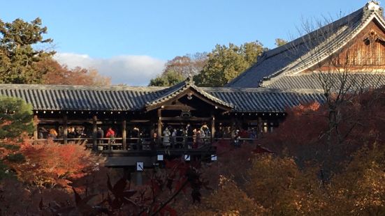 東福寺是位在日本京都府京都市東山區本町的寺院，臨濟宗東福寺派