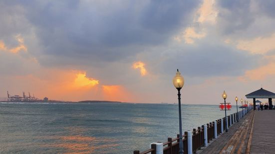 淡水の駅前からのバスに乗って来ました。夕方に来ると良い雰囲気