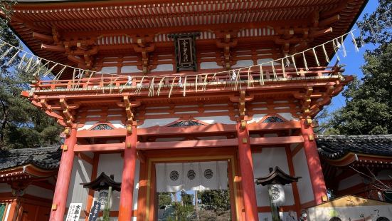 京都市北区にある今宮神社は、近くに美味しいあぶり餅のお店もあ