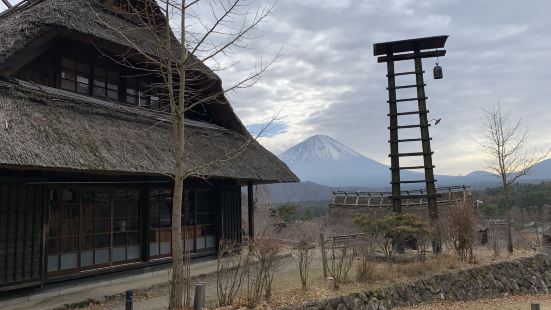 西湖里根場是一个合掌村落，將歷史、文化、自然以及觀光結合的景