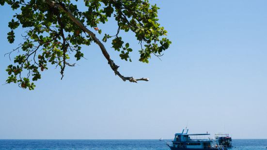 皇帝島Koh Racha是一個離布吉本島比較近的外島，相比人