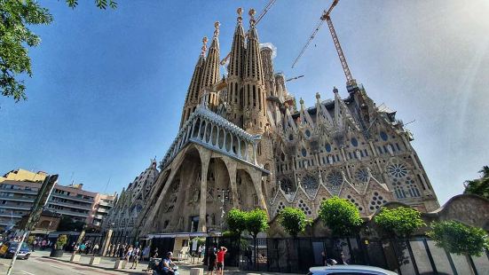 The Bas&iacute;lica i Temple E