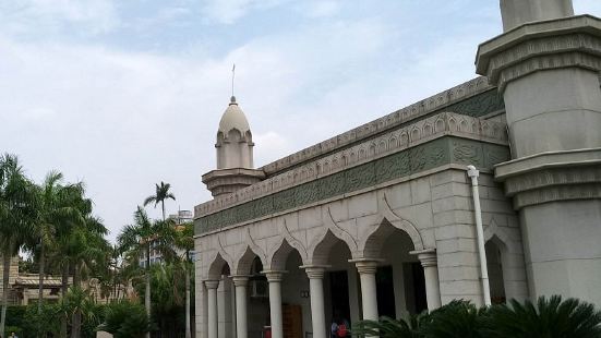 Qingjing Mosque is located on 