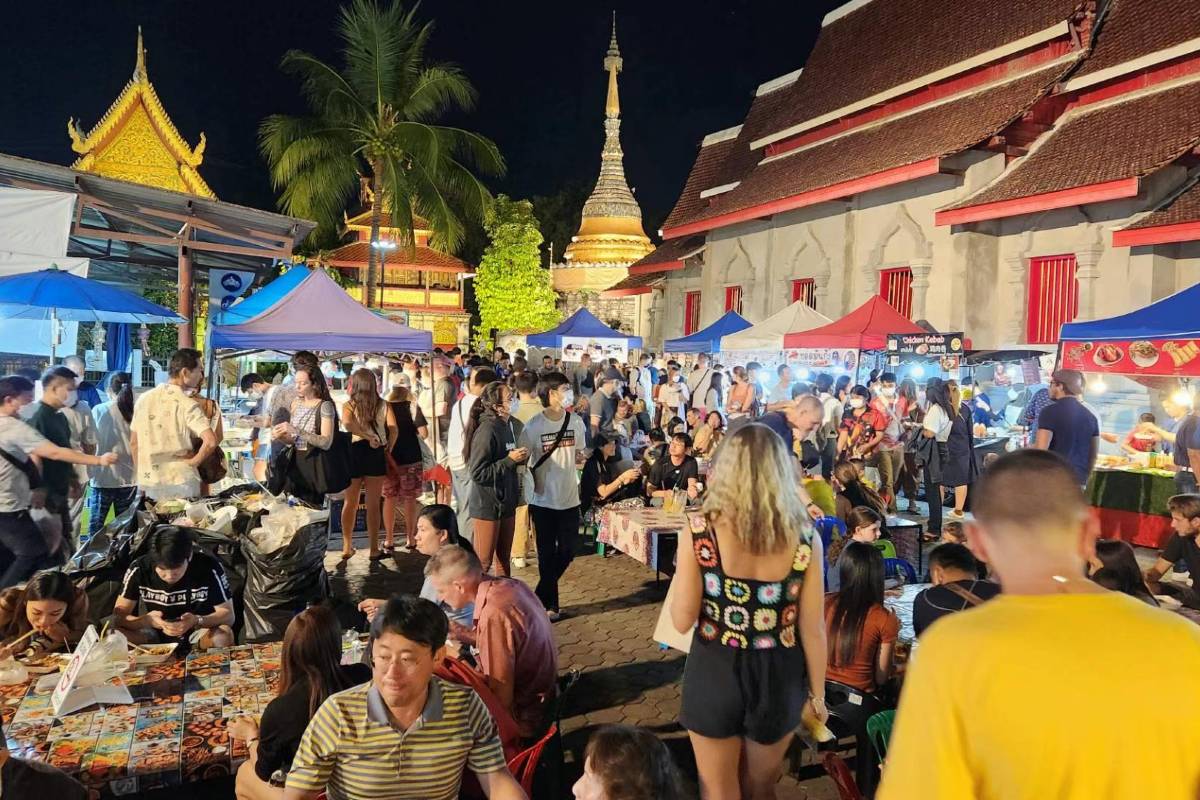 Day 1 Evening: Chiang Mai Night Bazaar
