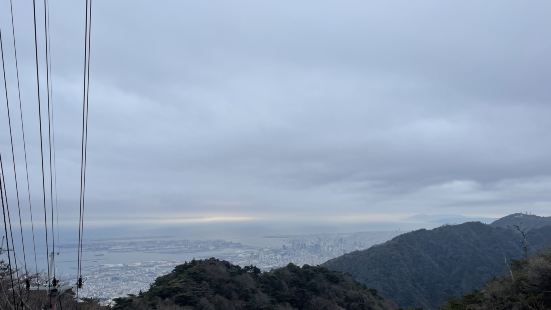 係六甲山上最好既觀景位不過如果冬天一般能見度就比較低大家有時